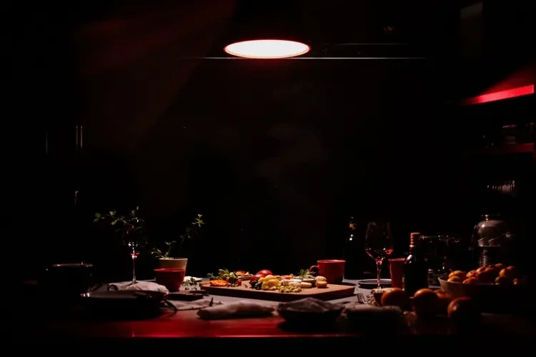 美食博主被曝人设造假，后厨摆拍全程幕后揭秘 - 黑料吃瓜网在线观看网站实锤配图